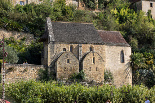 La Roque-Gageac scenic village on the Dordogne river, France © wjarek