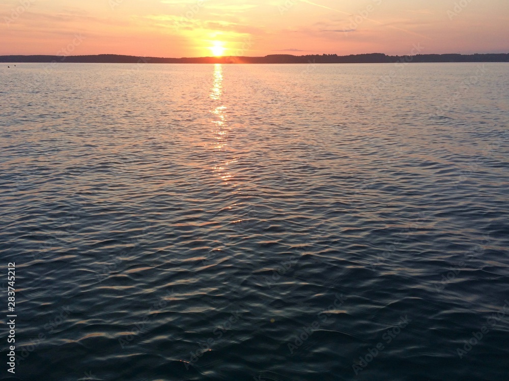 Obraz premium sunrise over the sea