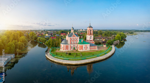 Canvas Print Red church on side of Pleshcheevo lake in Pereslavl-Zalessky