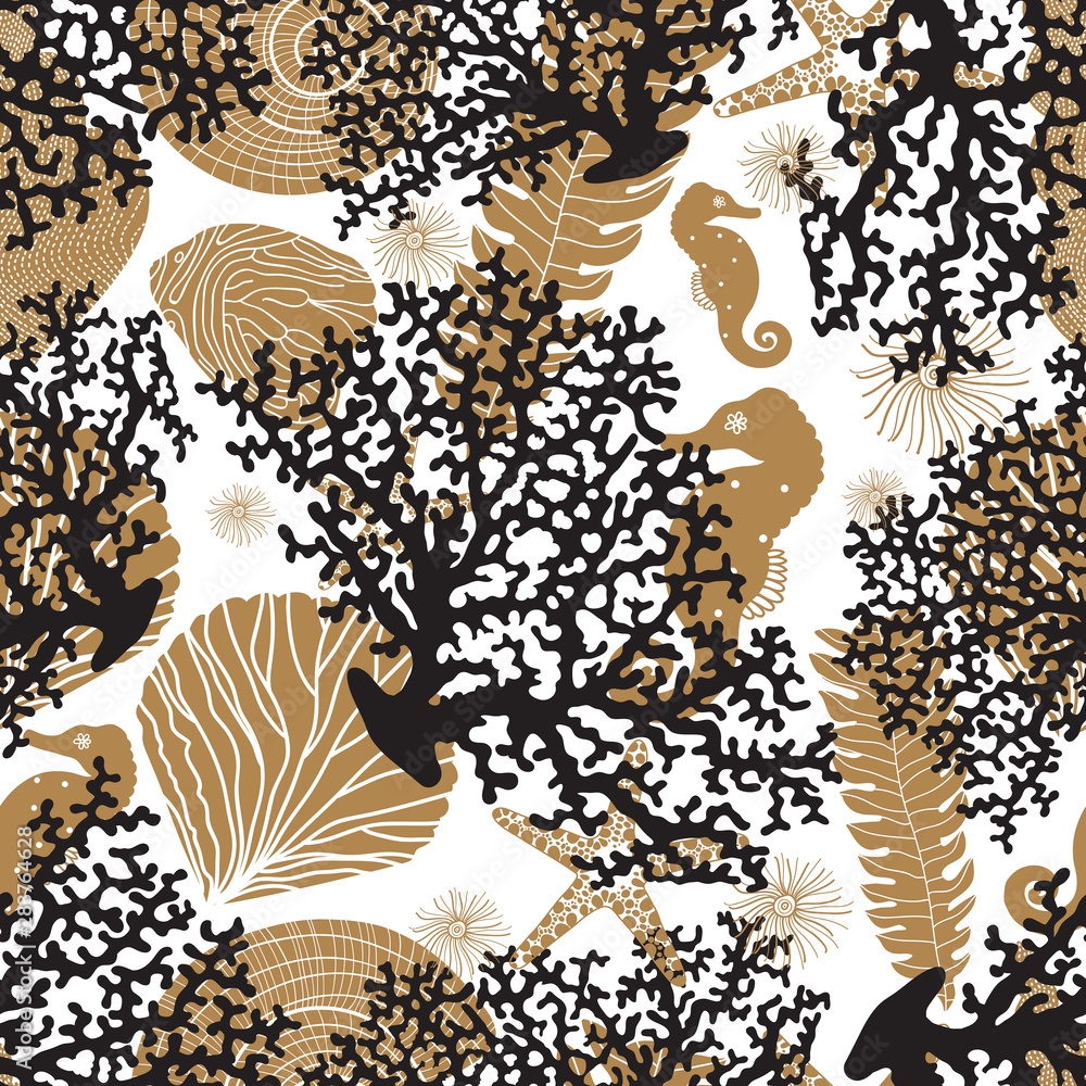 Naklejka premium Seamless pattern with algae, corals , fish and seashells.