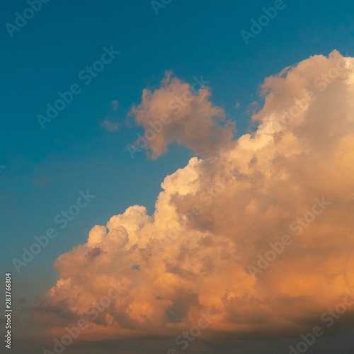 sfondo quadrato nuvola bella © Kateryna Kovarzh