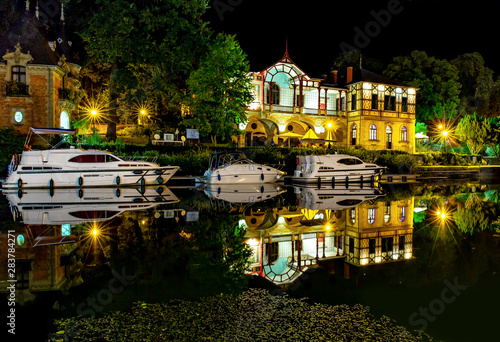 Sarreguemines, son casino et ses yachts la nuit photo