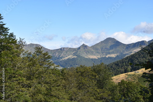 Fototapeta Naklejka Na Ścianę i Meble -  Cantal, monts