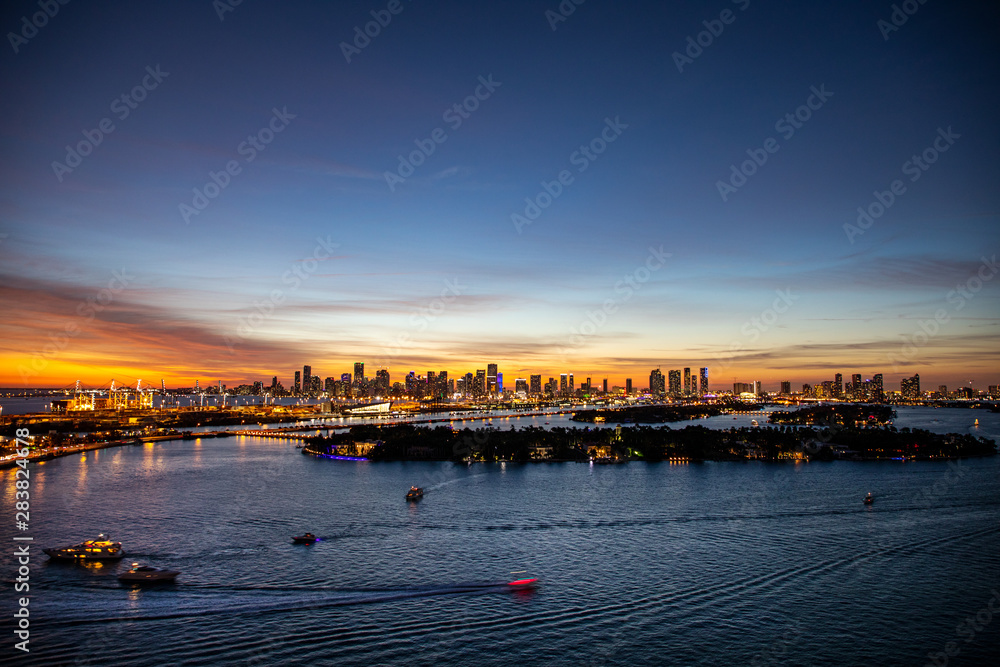 Fototapeta premium Aerial View to Miami at Sunset
