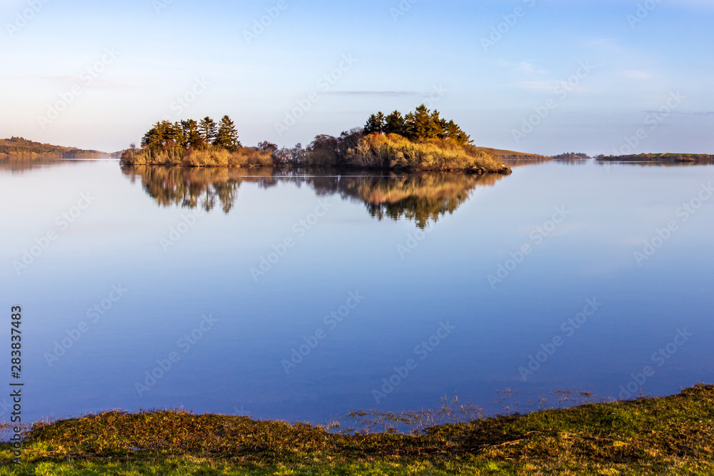 Φωτογραφία Hills and islands reflected in Lough Corrib