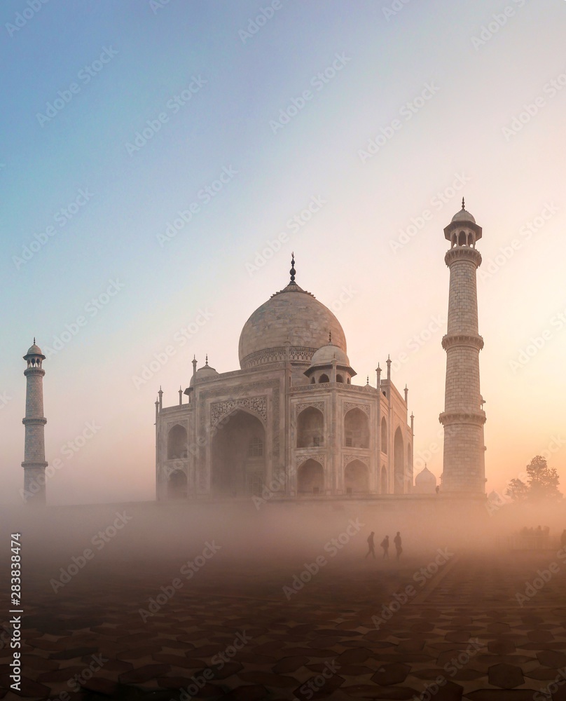 Fototapeta premium TAJ MAHAL SIDE VIEW ORANGE SUNRISE FOG