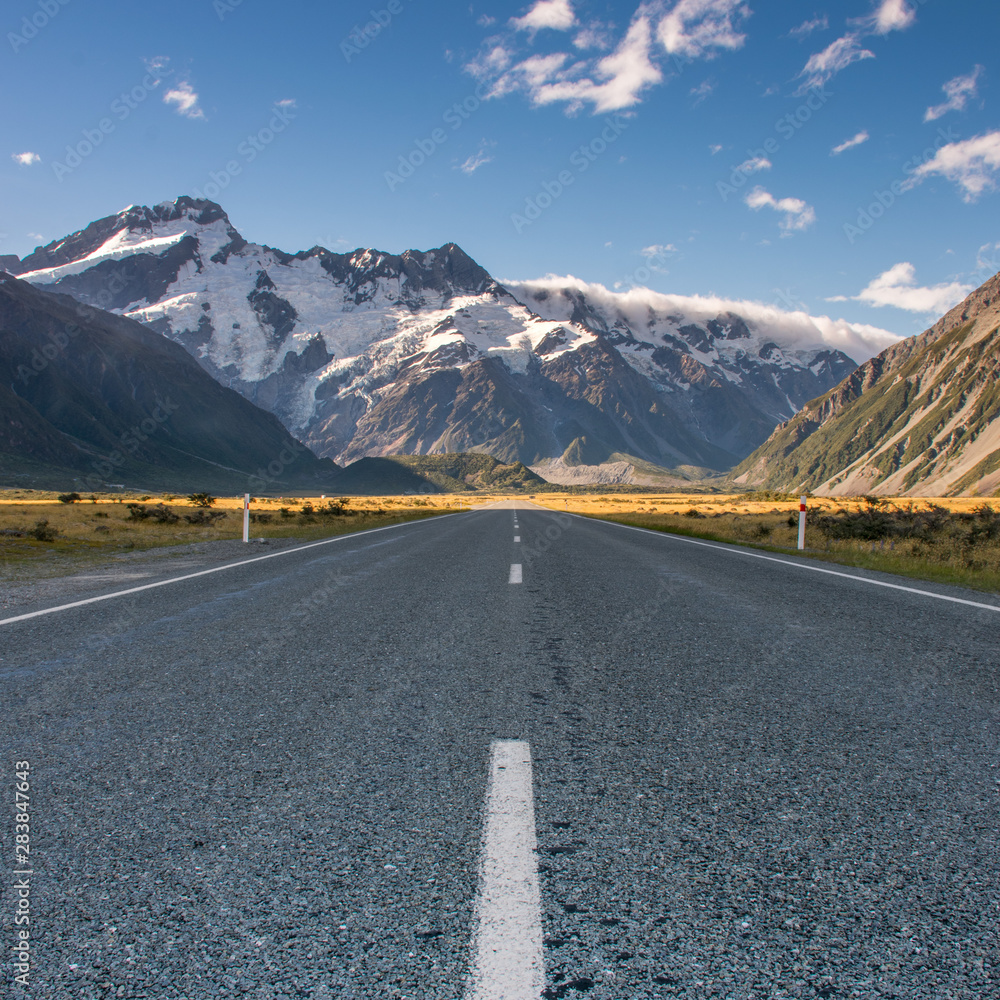 Fototapeta premium Road at Mt Cook