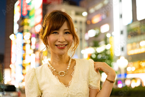 ナイトワークの女性イメージ