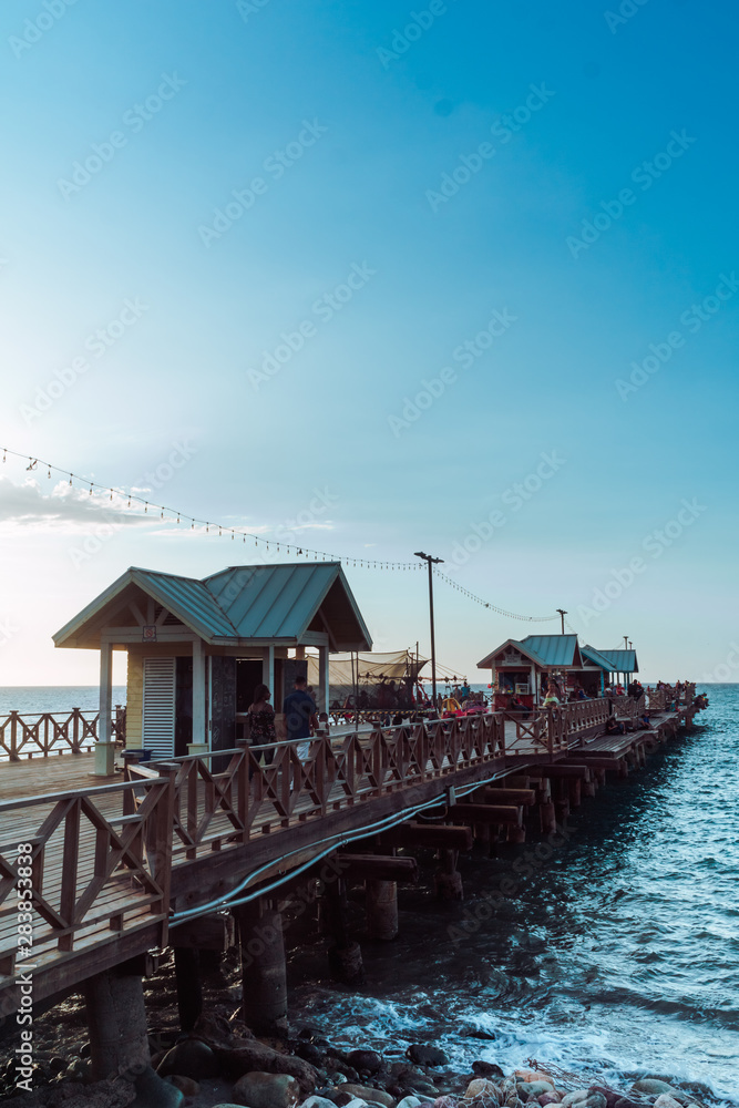 Atardecer en el muelle Reinaldo Canales