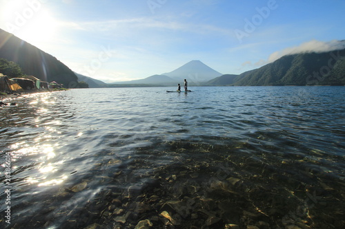 山梨県　本栖湖畔で朝サップ