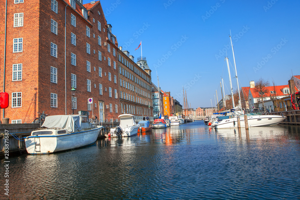 Fototapeta premium Copenhagen street and water canal with boats 