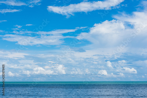 Fototapeta Naklejka Na Ścianę i Meble -  Blue sky and sea water