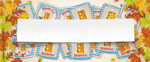 Oktoberfest Banner mit Papierzettel und Bierdeckel