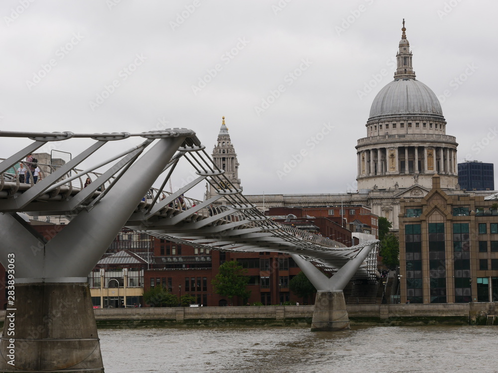 Fototapeta premium millenium Bridge