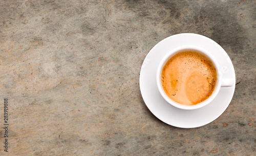 Kaffeetasse auf Rosa Hintergrund