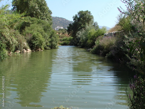 rio guadiaro a su paso por la cueva del gato benaojan malaga serrania de ronda