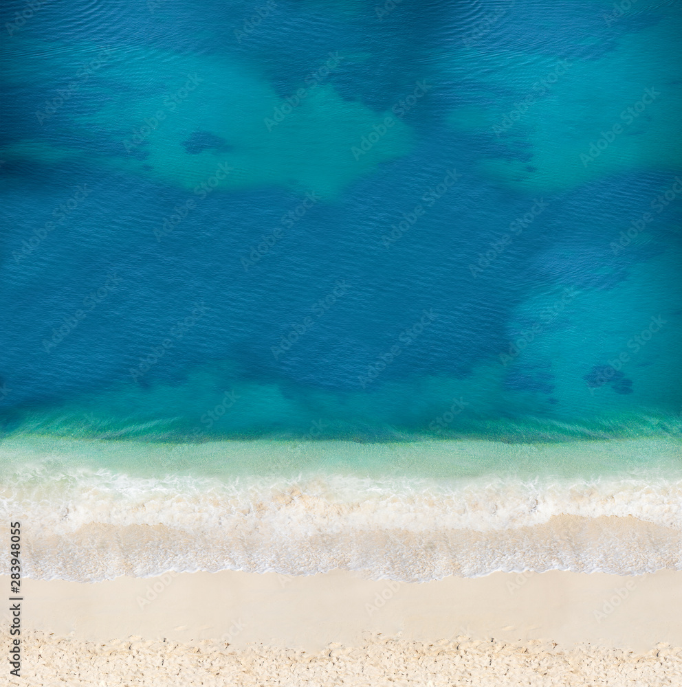 Obraz premium Sea sand clean beach with blue water from above