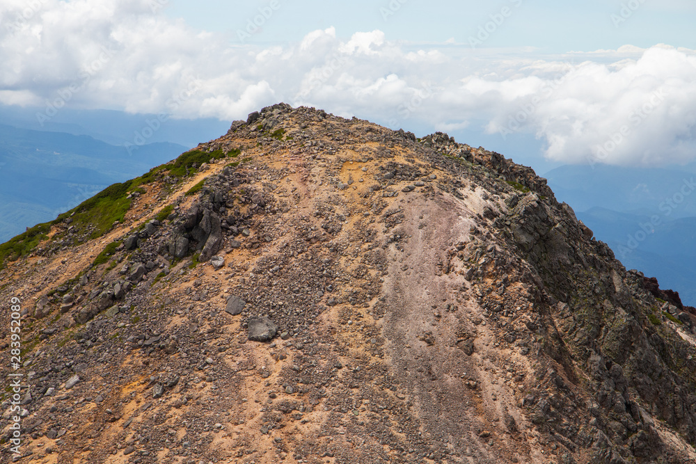 大日岳3014mの岩岩しいピーク