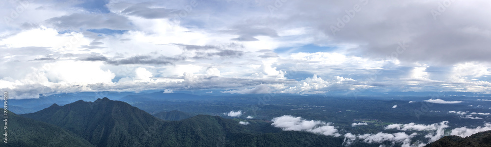 Obraz premium Mountain, sky and could at the north of Thailand. (Nan)