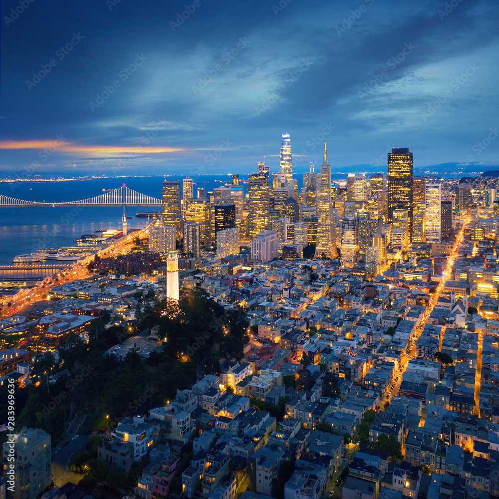 Φωτογραφία San Francisco Downtown at sunrise