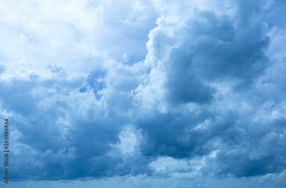 Obraz premium Pattern of blue sky and clouds