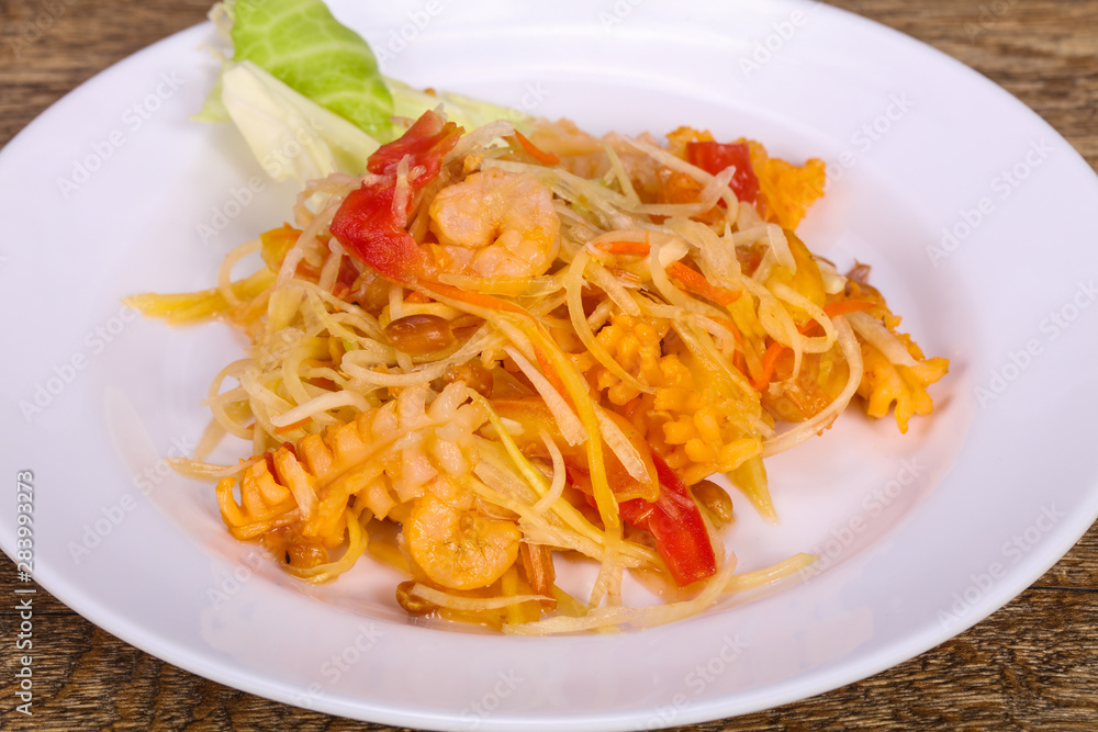 Thai salad with papaya and prawn