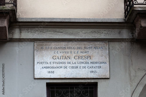 The only commemorative plaque in the Milanese dialect dedicated to the poet Gaetano Crespi located in Via Santa maria Podone 3 in Milan