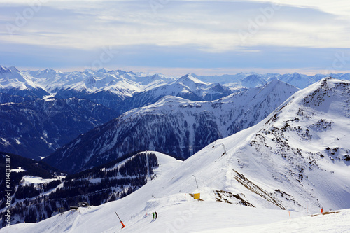 Skigebiet in den Alpen photo