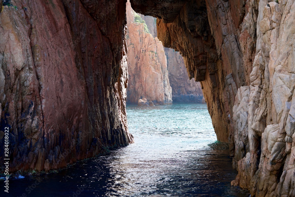 Crevices in the ocean