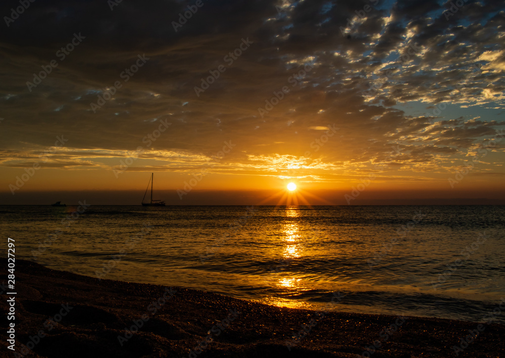 Sonnenaufgang über dem Mittelmeer in Korsika
