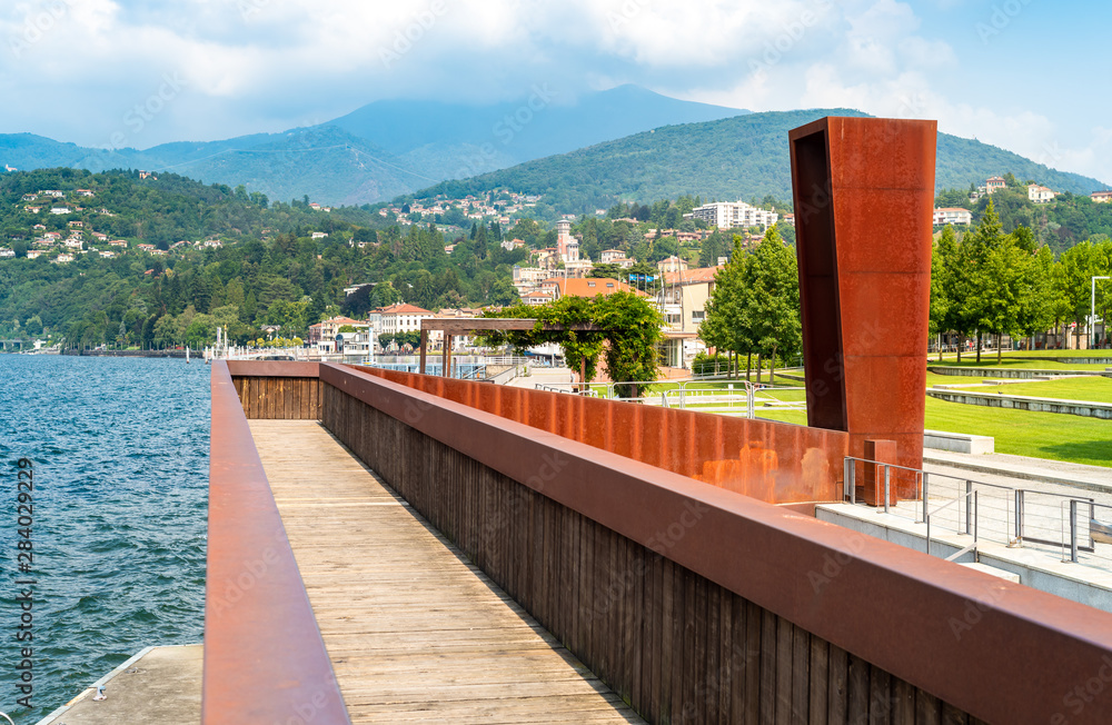 Φωτογραφία View of Luino lakefront park on the lake Maggiore in hot summer day, Italy