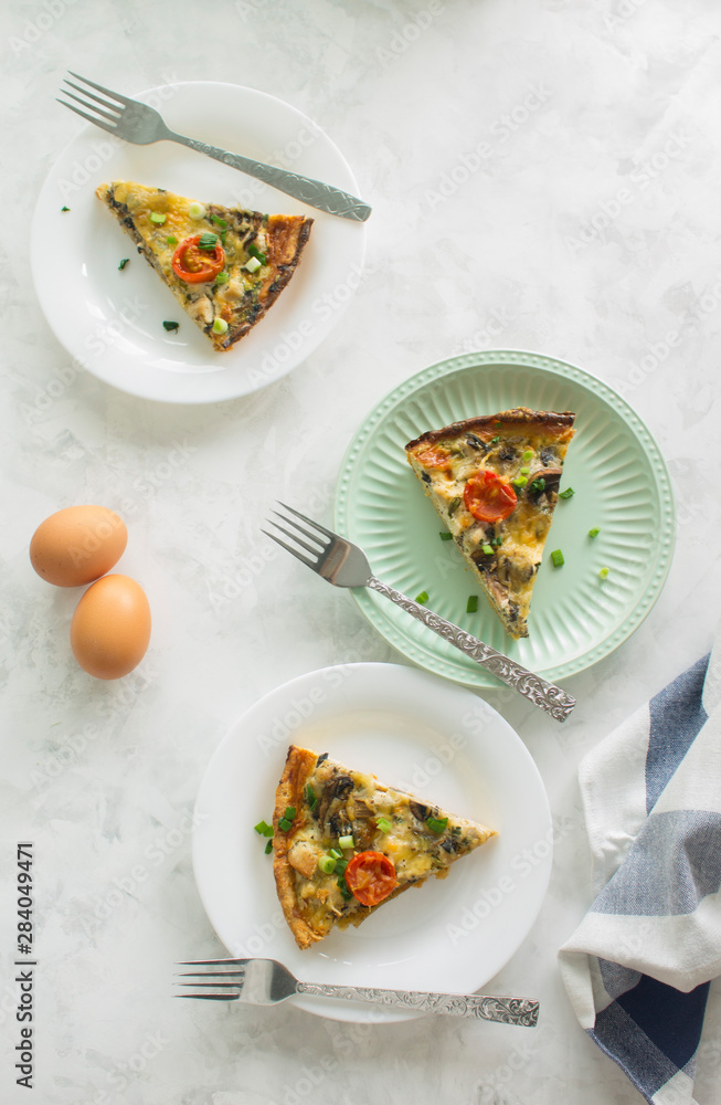 quiche with chiken, tomatoes and mushrooms