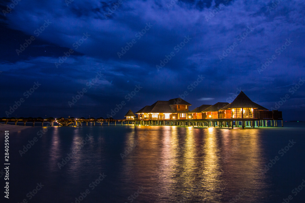 Fototapeta premium house at night