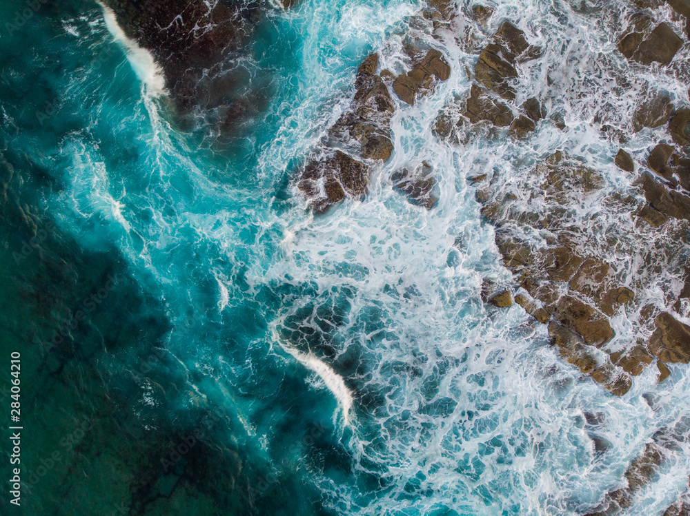 Fototapeta premium waves on rocks