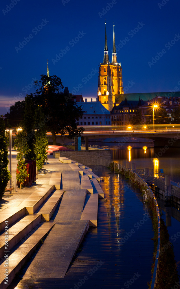 Fototapeta premium Urban landscape at night. Wroclaw, Poland.