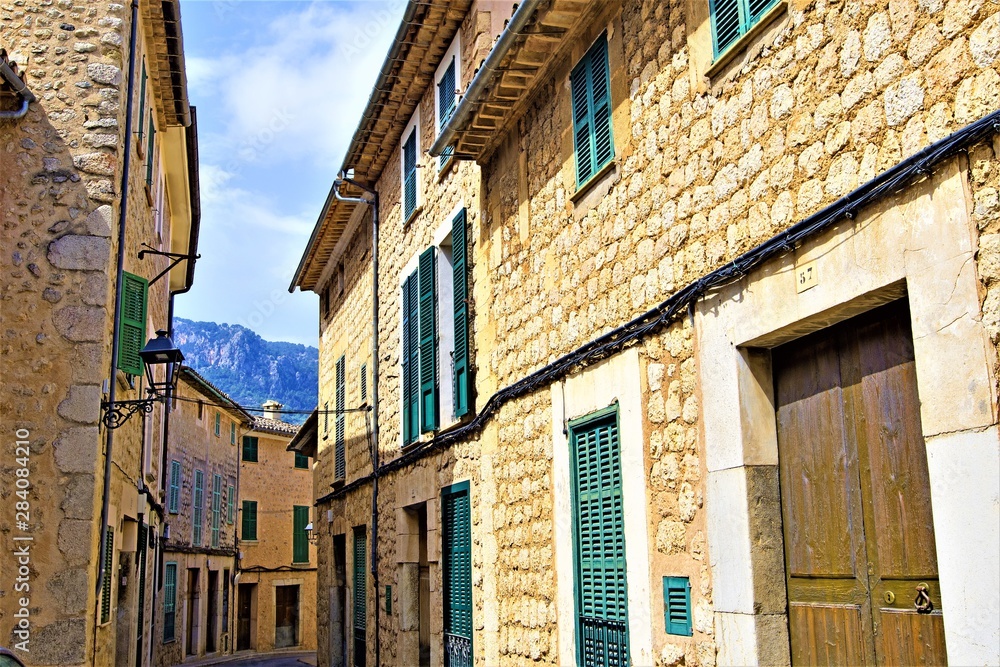 Fototapeta premium Narrow Soller streets, Majorca, Spain, Europe