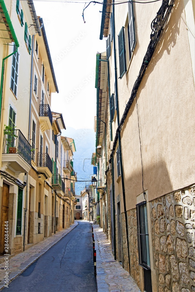 Fototapeta premium Narrow Soller streets, Majorca, Spain, Europe