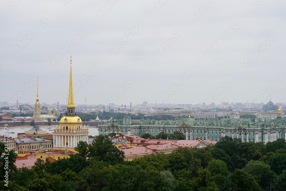Panoramablick von oben über St. Petersburg