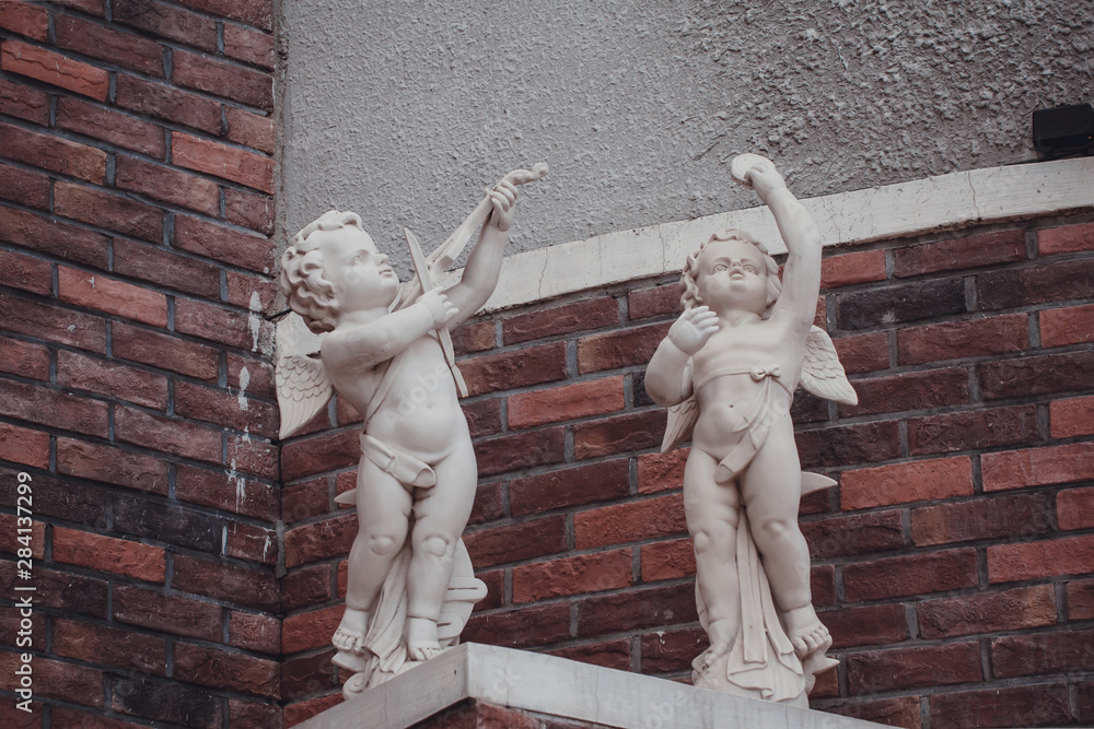 Obraz premium Cupid angel sculpture of European church with wings