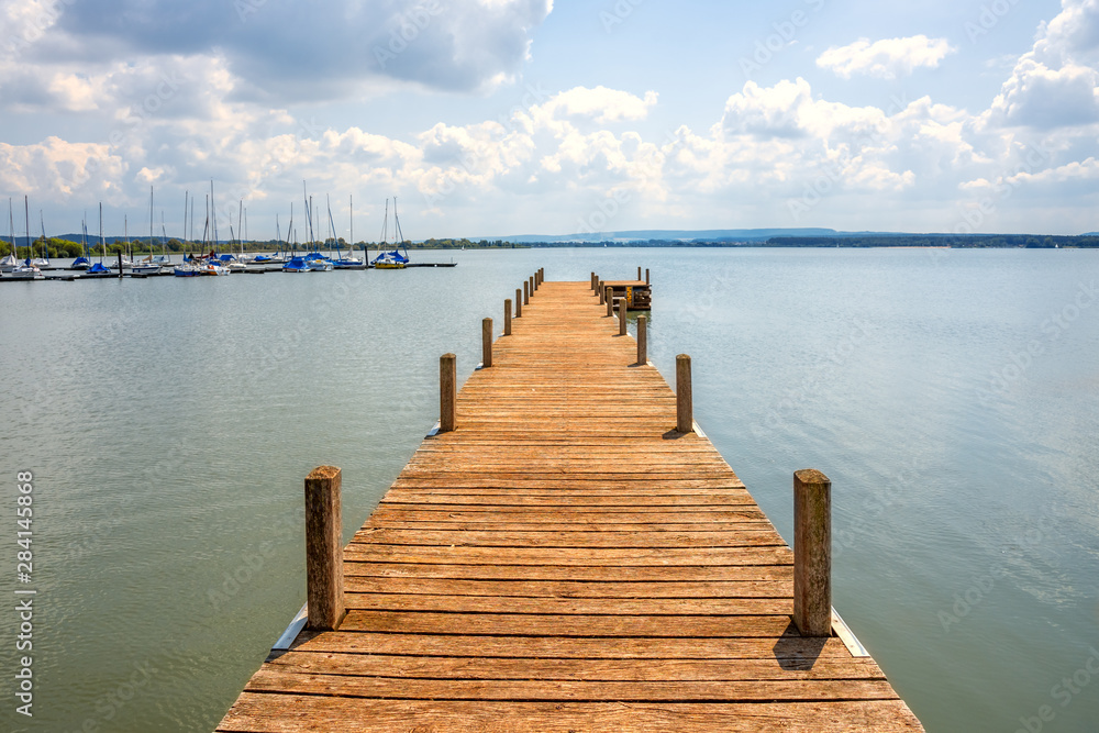 Fototapeta premium Steg am Altmühlsee, Gunzenhausen, Deutschland 