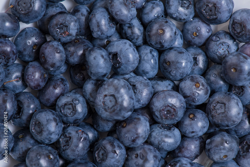  Clean freshly picked blueberries - close up studio shot. ( Ingredients: Antioxidants , Vitamin C, Antioxidant)