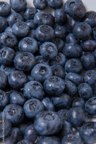  Clean freshly picked blueberries - close up studio shot. ( Ingredients: Antioxidants , Vitamin C, Antioxidant)