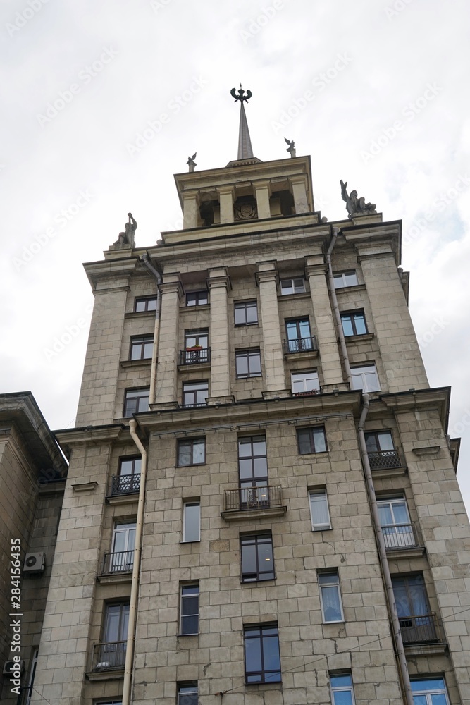 Sozialistisch-Klassizistischer Turm am Moskauer Prospekt in Sankt Petersburg