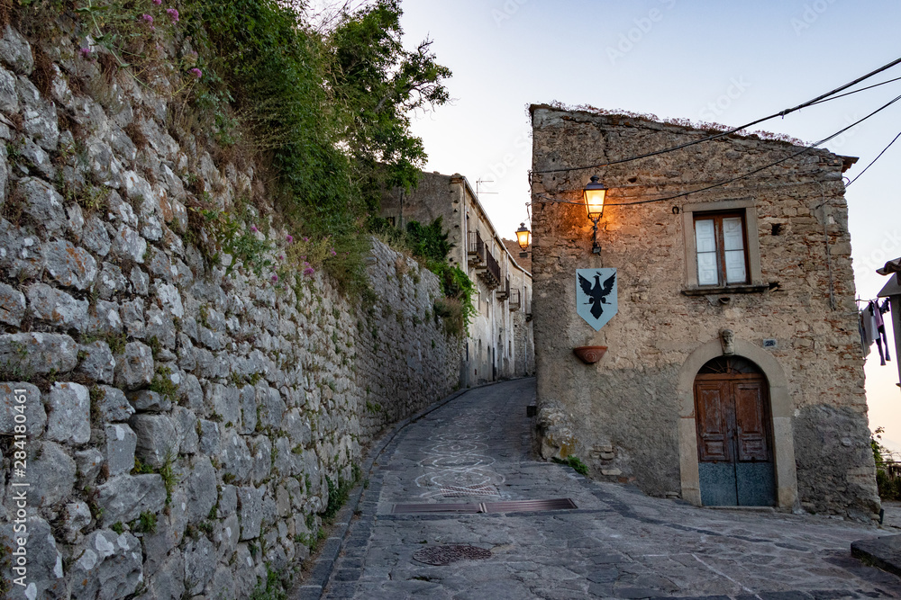 Il Borgo di Montalbano Elicona, Sicilia