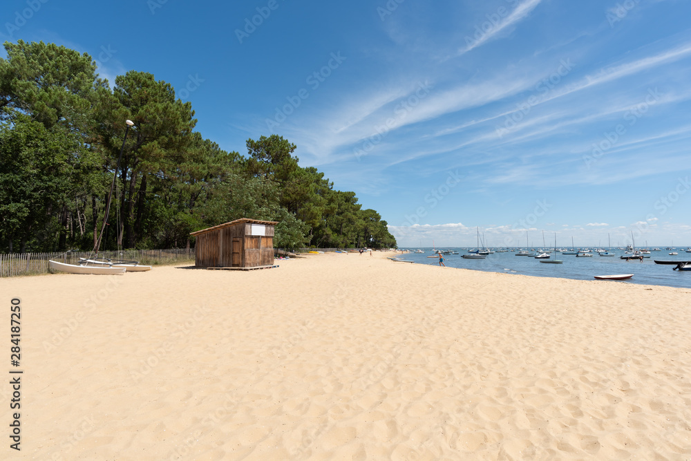 BASSIN D'ARCACHON (France), petite plage près du Cap Ferret BASSIN D'ARCACHON (France), petite plage près du Cap Ferret