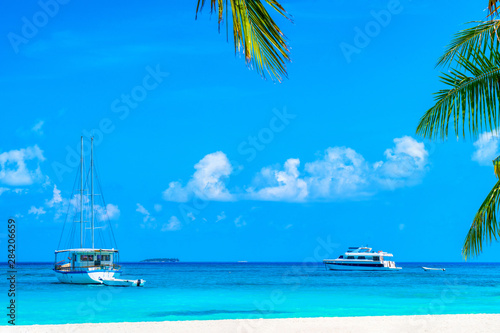 Fototapeta Naklejka Na Ścianę i Meble -  Yacht near the pier of a fabulous island in the Maldives.
