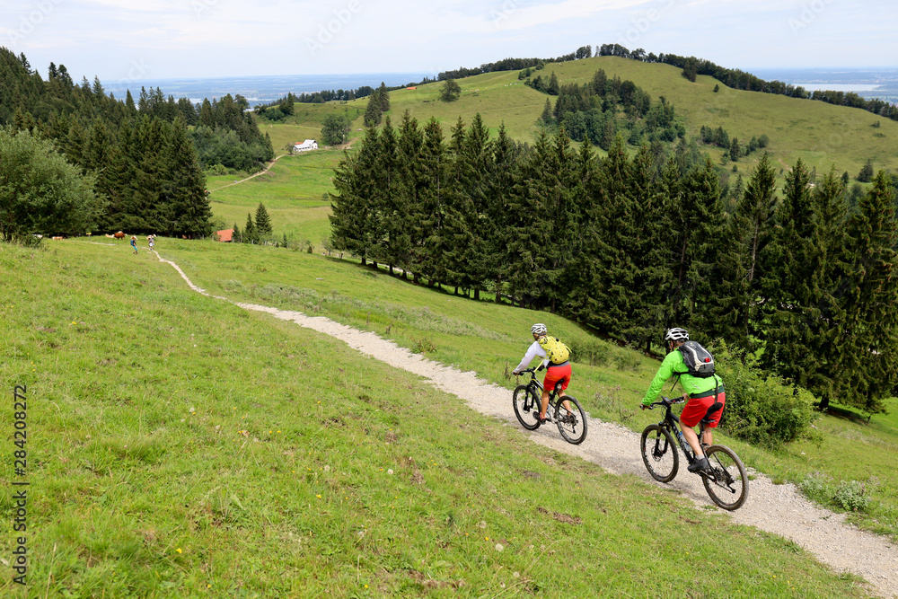 Fototapeta premium Mountainbiken im Chiemgau