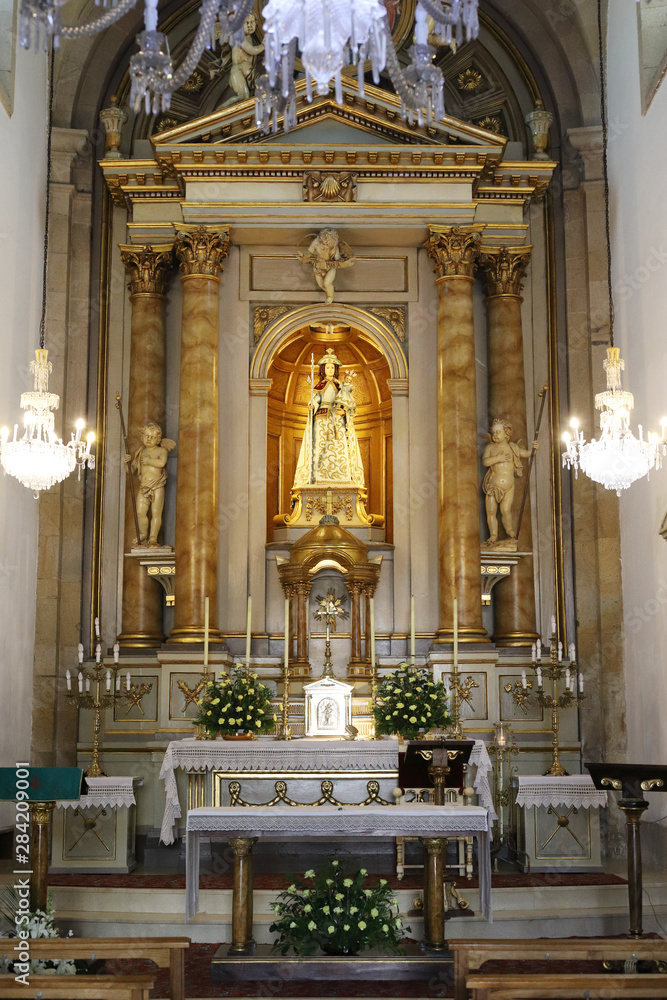 interior de la iglesia de la Peregrina en Pontevedra, España