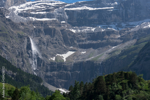 Cascada de agua fresca del deshielo
