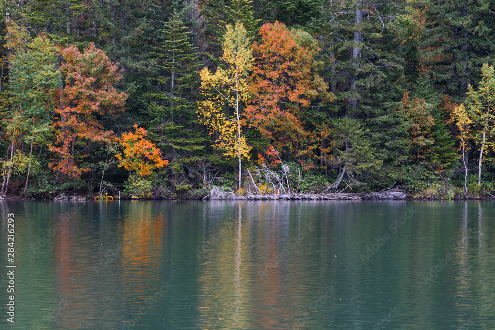 初秋の湖　オンネトー湖